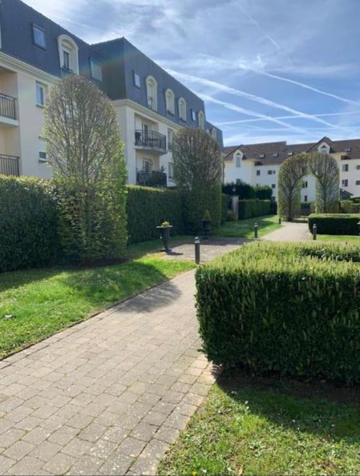 Apartmán Les Jardins De Magny. Exteriér fotografie